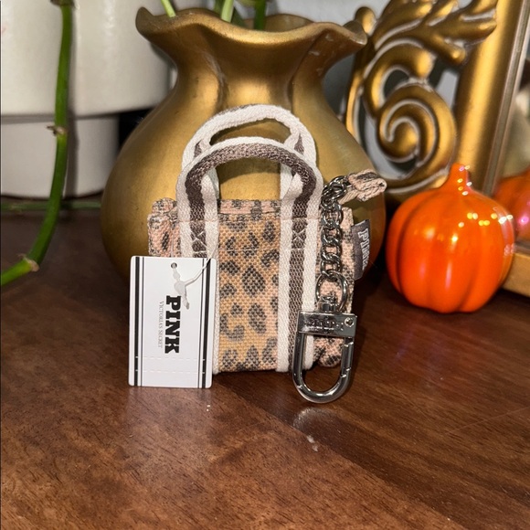 Pink vs Leopard Print bag charm - Picture 6 of 8